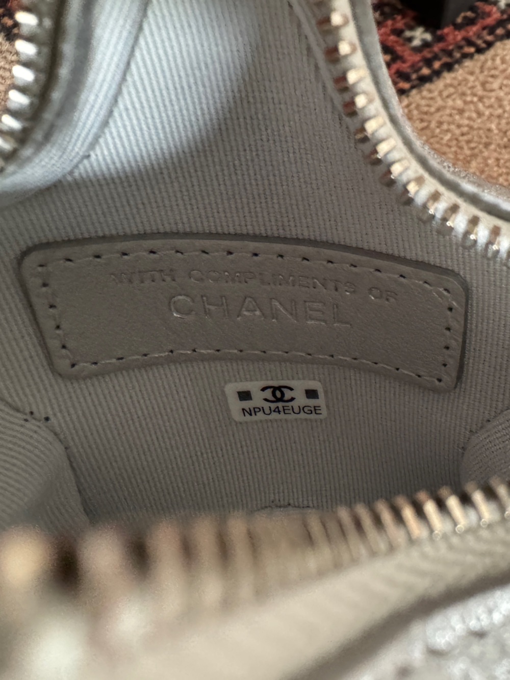 Chanel Star Shaped Clip On Coin Purse Quilted Silver Metallic Lambskin - Picture 7 of 8